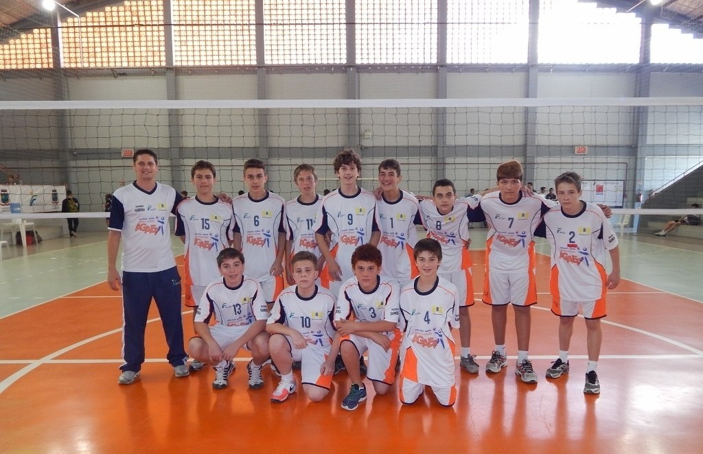 Equipe De V Lei Masculino Categoria Iniciante Da Fme Participou Da Fase