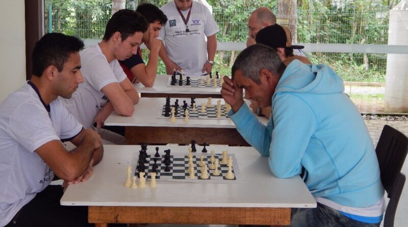 Jogo de xadrez no campeonato Entre Bairros em 2017.