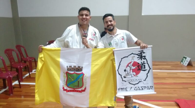 Atleta Caio Penteado e seu técnico Juliano Ribeiro