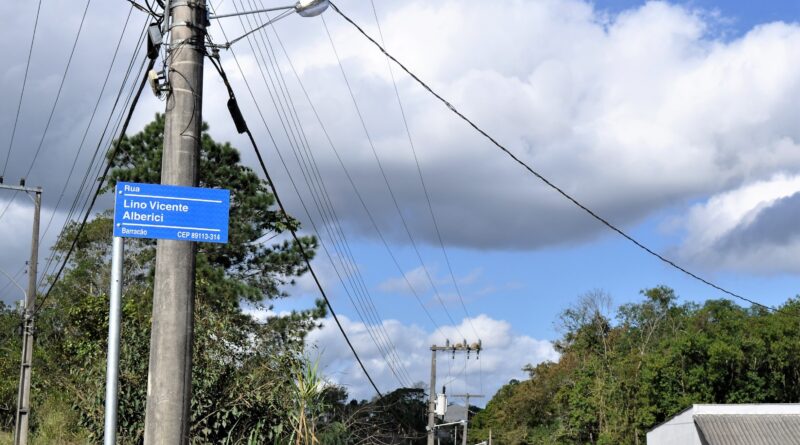 Novas luminárias da Rua Lino Vicente Alberici