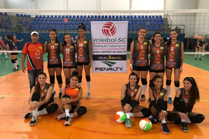 A equipe Infantil Feminino na 1ª etapa do Estadual.