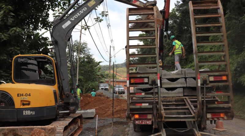 Obras na Rua Bonifácio Haendchen