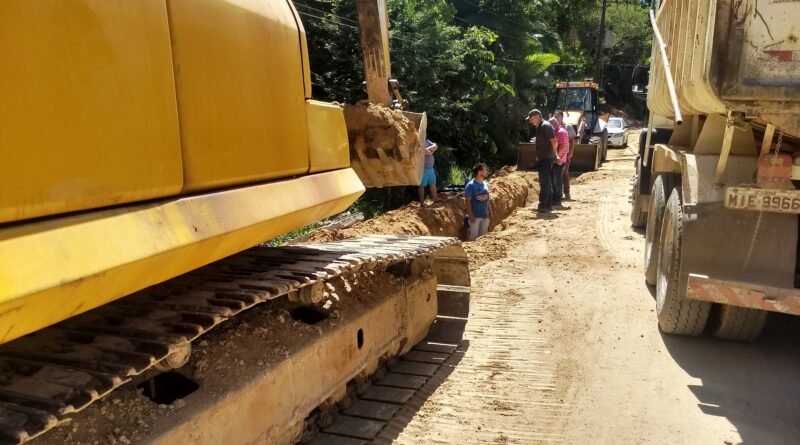 Manutenção de sistema de tubulações - Rua Porcínio Luiz da Silva, Gasparinho