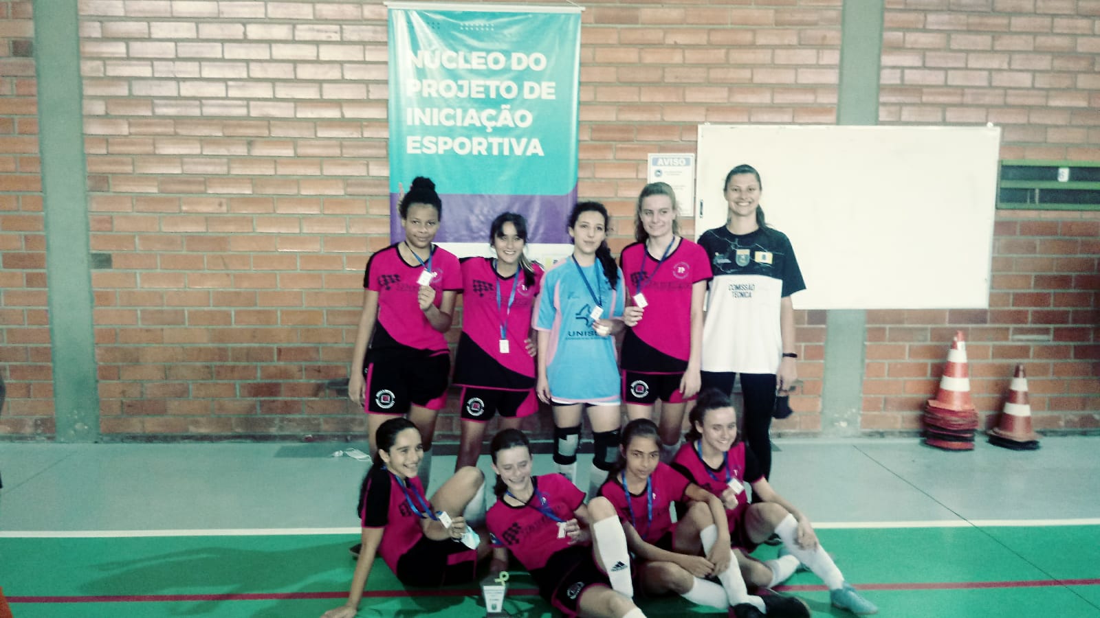 Equipe de Futsal feminino e atleta do Triathlon foram campeões no