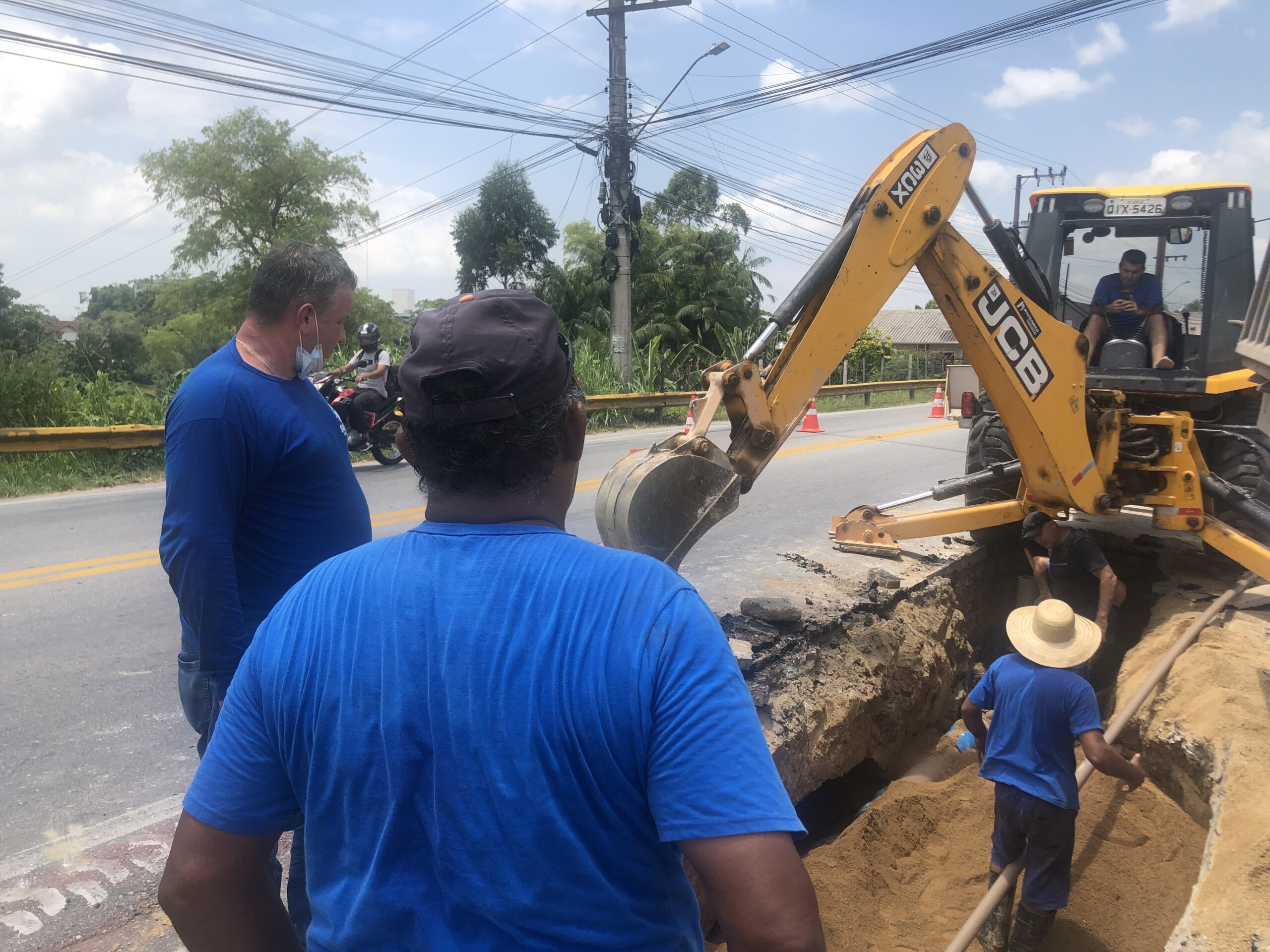 SAMAE e Obras trabalham no local