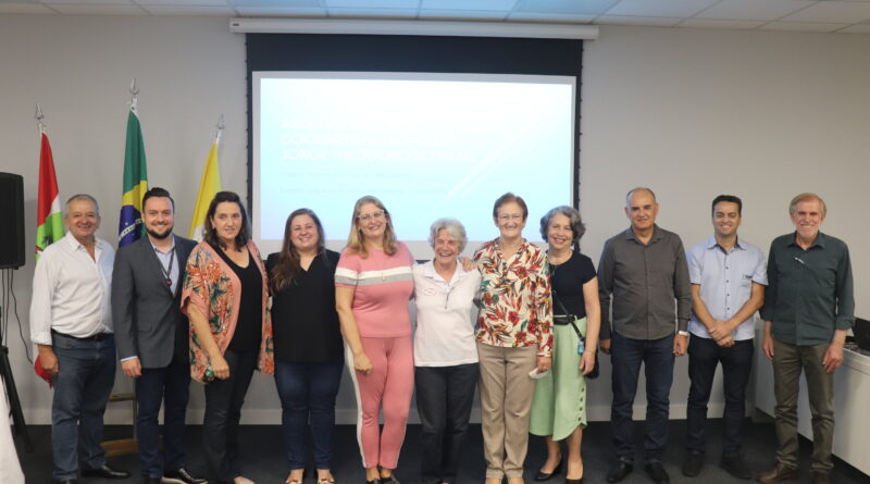 Membros do primeiro Conselho Curador do Arquivo Histórico Documental Leopoldo Jorge Theodoro Schmalz de Gaspar