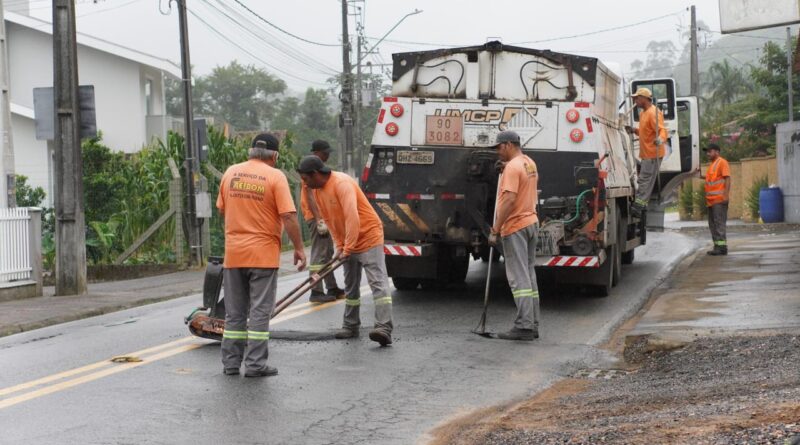 Operação ‘Tapa Buracos’ contempla nove bairros em Gaspar